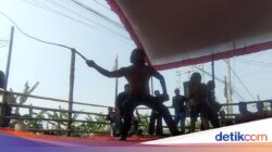 Karyaseni Tiban Tampil Perdana Ke Nganjuk, Kearifan Lokal Adu Cambuk Ke Musim Kemarau