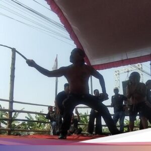 Karyaseni Tiban Tampil Perdana Ke Nganjuk, Kearifan Lokal Adu Cambuk Ke Musim Kemarau