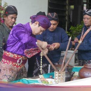Jelang Hari Dari Sebab Itu Trenggalek, Bupati Arifin Gelar Jamasan Pusaka