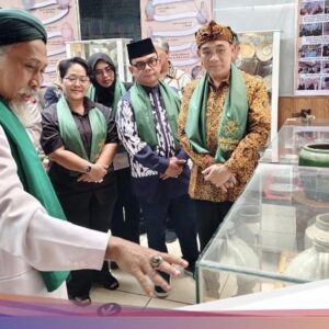 Torpedo Jar Langka Untuk Mesir Karena Itu Primadona Museum Keramik Hingga Sukabumi