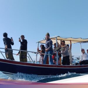 Wujud Syukur Nelayan Sambelia Lewat Kebiasaan Adat Roah Pesisi