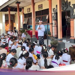 Tumpek Krulut Ke SDN 1 Banjarangkan, Siswa Diajak Maknai Kasih Sayang