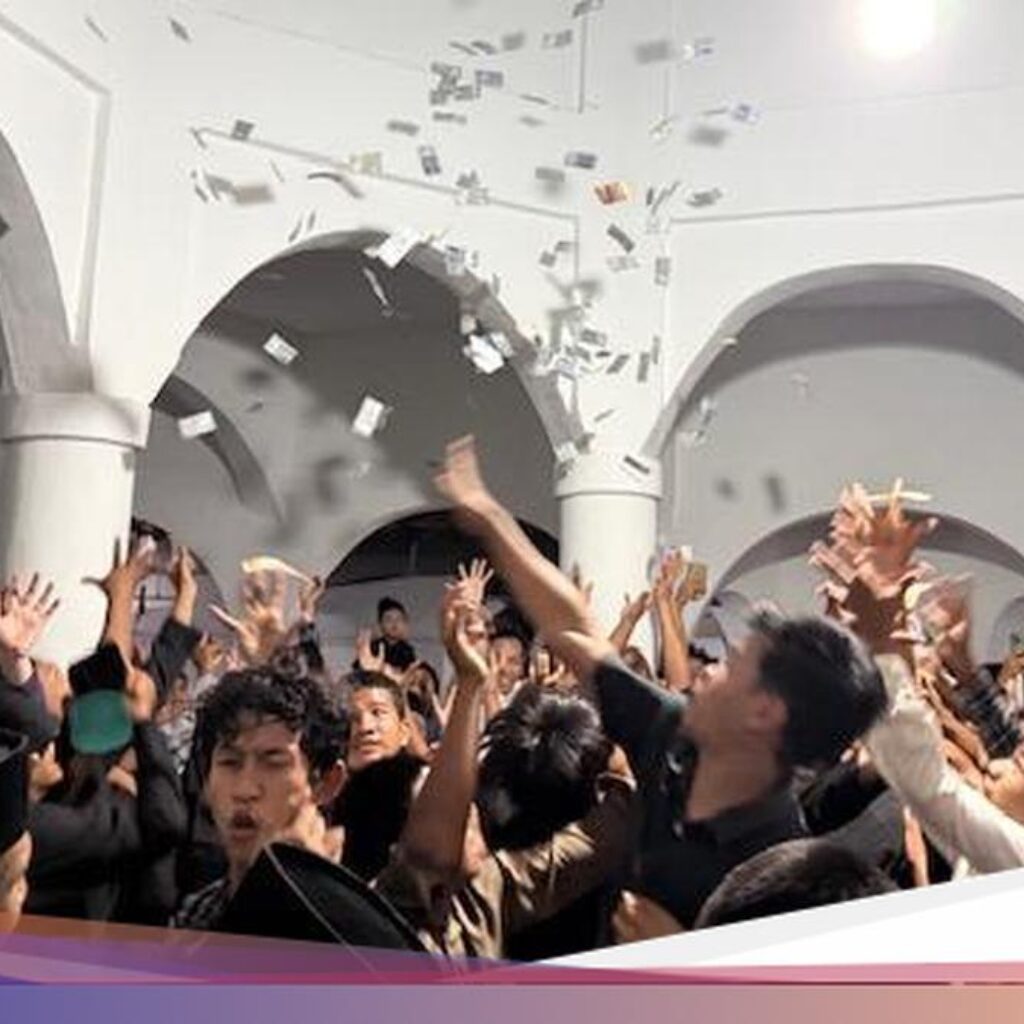 Menengok Kearifan Lokal Maulidan Lempar Uang Ke Masjid Wakaf Jamsaren Kota Kediri
