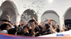 Menengok Kearifan Lokal Maulidan Lempar Uang Ke Masjid Wakaf Jamsaren Kota Kediri