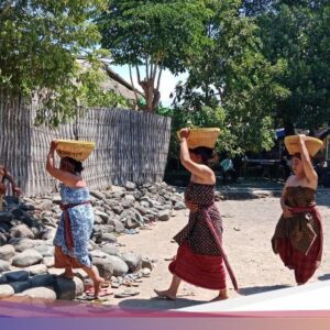 Merawat Warisan Leluhur Lewat Gotong Royong Ke Mulud Adat Bayan