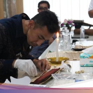 Cara Ciamis Selamatkan Naskah Kuno Bersama Kerusakan