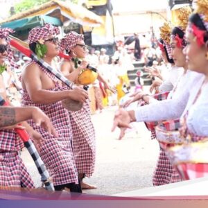 Desa Adat Akah Klungkung Tutup Karya Agung Lewat Ritual Nyenuk