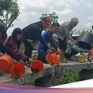 Umat Buddha Tulungagung Gelar Fangsheng, Lepas Ribuan Ikan Hingga Sungai